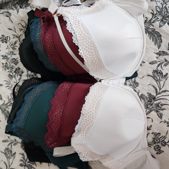 Plus back closure plunge bras. Sold as set - Picture 2 of 4